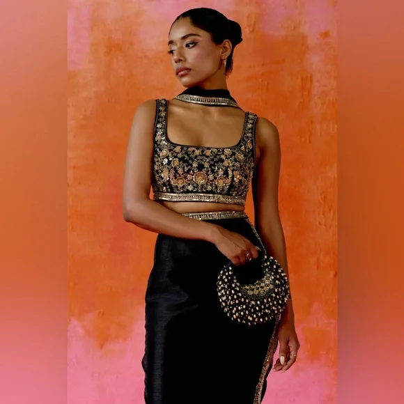 New Sani Ravi top in Black and Gold Size Small - Picture 7 of 12